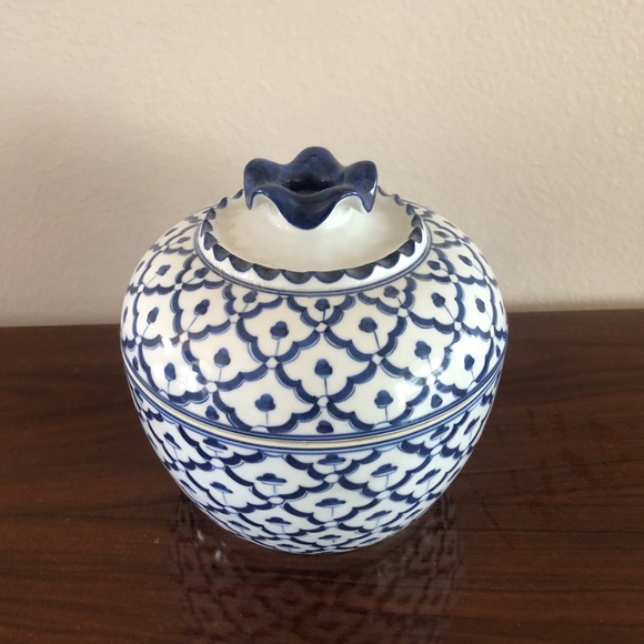 Vintage Porcelain lidded blue and white bowl